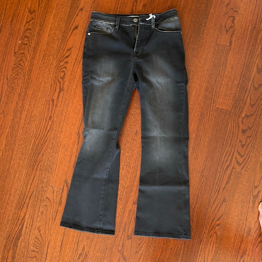 Frame Le Crop Mini Boot in Black wash